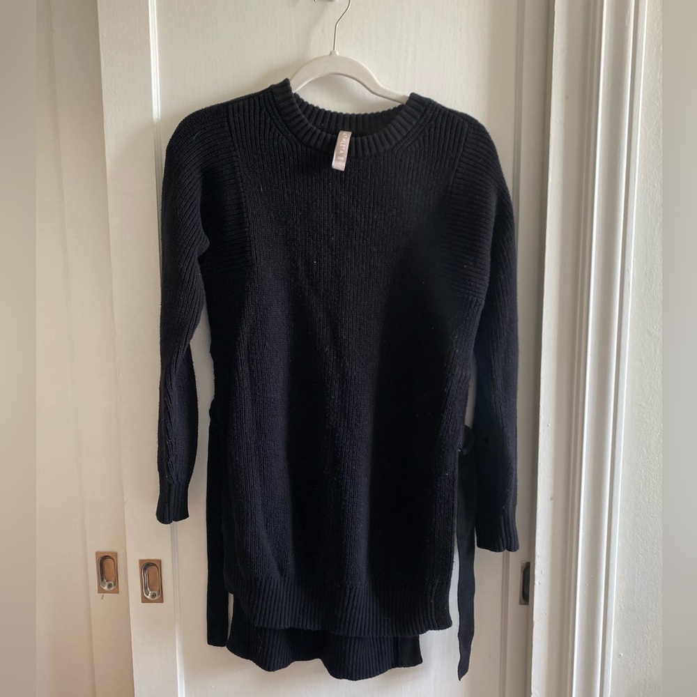 Athleta sweater